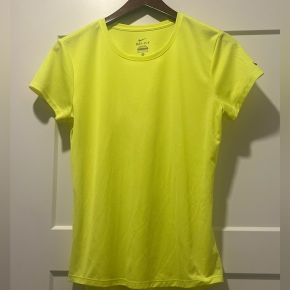 Nike Fitted Yellow Short Sleeve T-Shirt - Picture 1 of 3